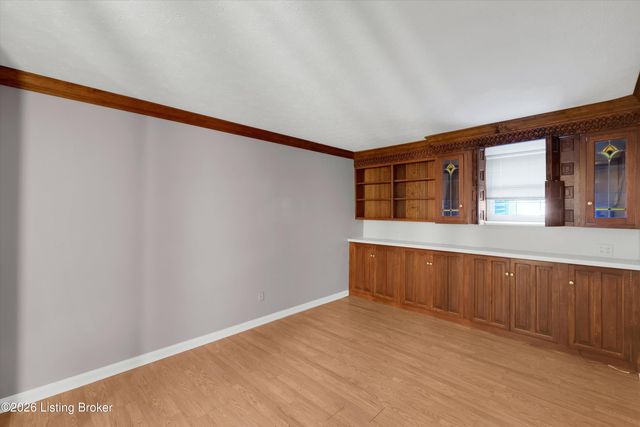 305 Chanel Ct 1, Louisville, KY 40218