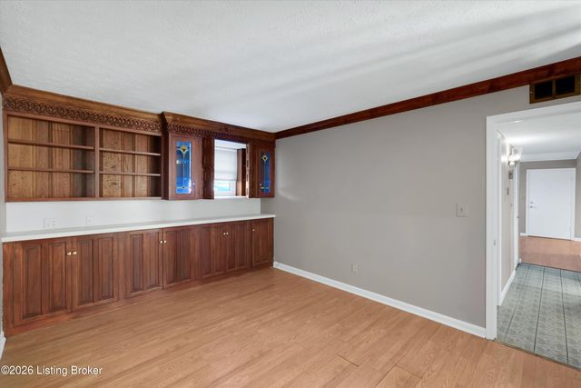 305 Chanel Ct 1, Louisville, KY 40218