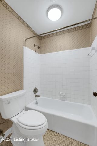 305 Chanel Ct 1, Louisville, KY 40218