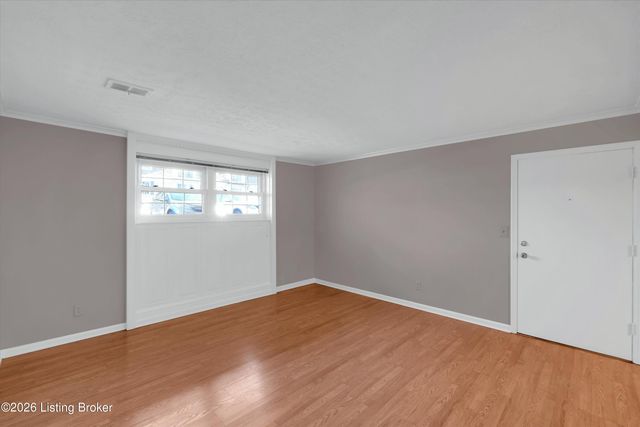 305 Chanel Ct 1, Louisville, KY 40218