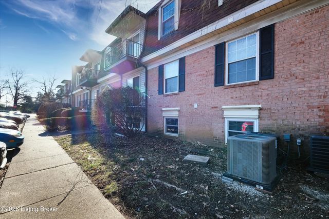 305 Chanel Ct 1, Louisville, KY 40218