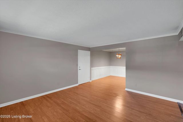 305 Chanel Ct 1, Louisville, KY 40218