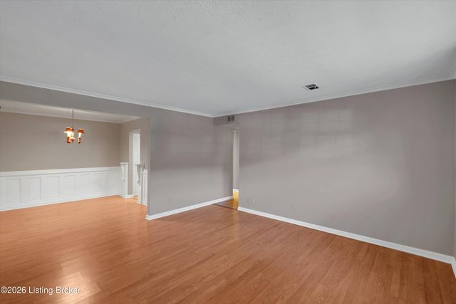 305 Chanel Ct 1, Louisville, KY 40218