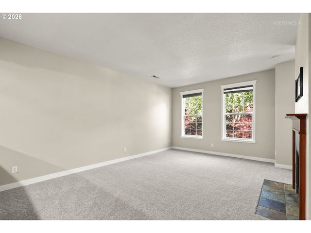 808 Ne CADEN Ave, Hillsboro, OR 97124