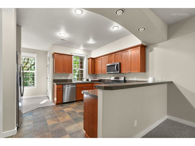 808 Ne CADEN Ave, Hillsboro, OR 97124