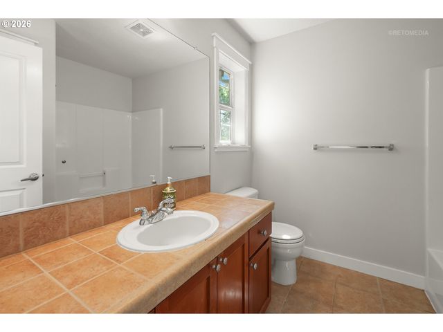 808 Ne CADEN Ave, Hillsboro, OR 97124