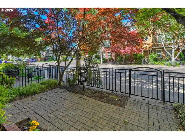 808 Ne CADEN Ave, Hillsboro, OR 97124
