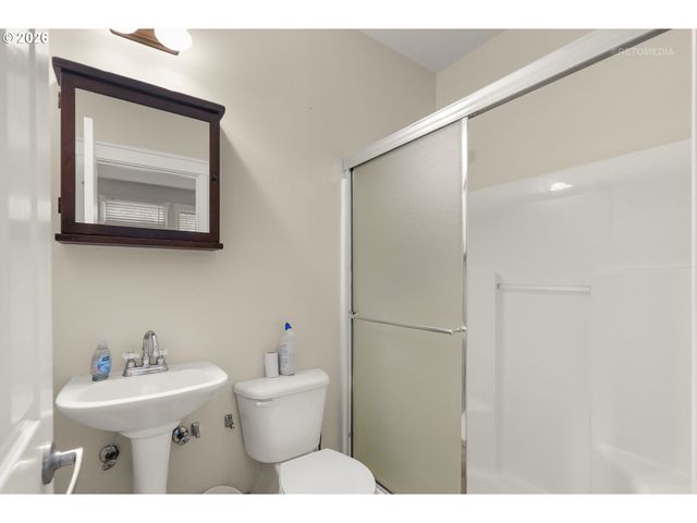 808 Ne CADEN Ave, Hillsboro, OR 97124