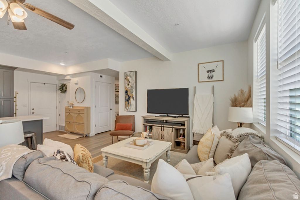 Image 11 of property listing at 8342 S SKY MIRROR LN #H101, Midvale, UT 84047