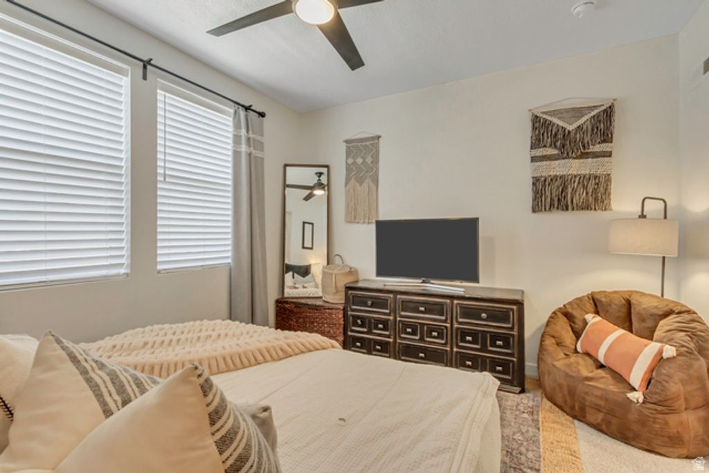 Image 15 of property listing at 8342 S SKY MIRROR LN #H101, Midvale, UT 84047