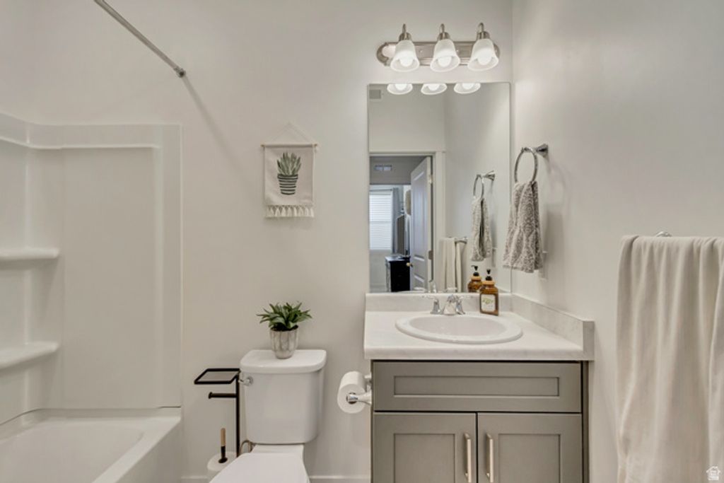 Image 23 of property listing at 8342 S SKY MIRROR LN #H101, Midvale, UT 84047
