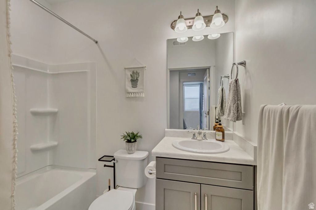 Image 24 of property listing at 8342 S SKY MIRROR LN #H101, Midvale, UT 84047