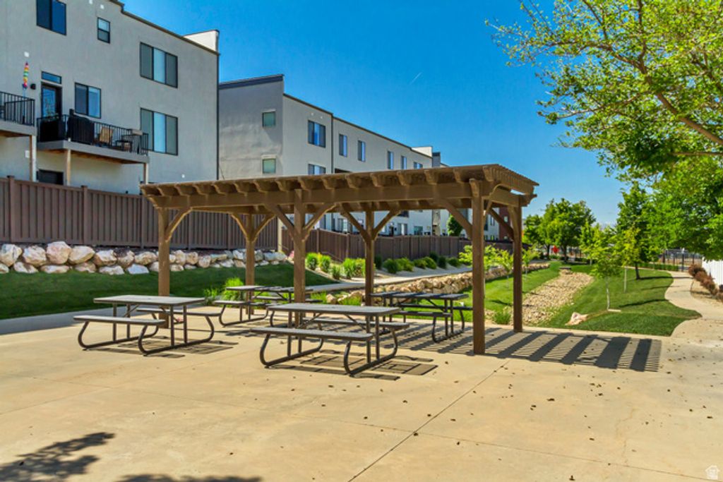 Image 28 of property listing at 8342 S SKY MIRROR LN #H101, Midvale, UT 84047