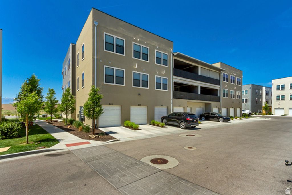 Image 29 of property listing at 8342 S SKY MIRROR LN #H101, Midvale, UT 84047