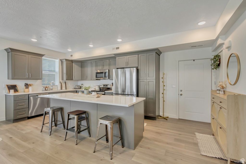 Image 5 of property listing at 8342 S SKY MIRROR LN #H101, Midvale, UT 84047