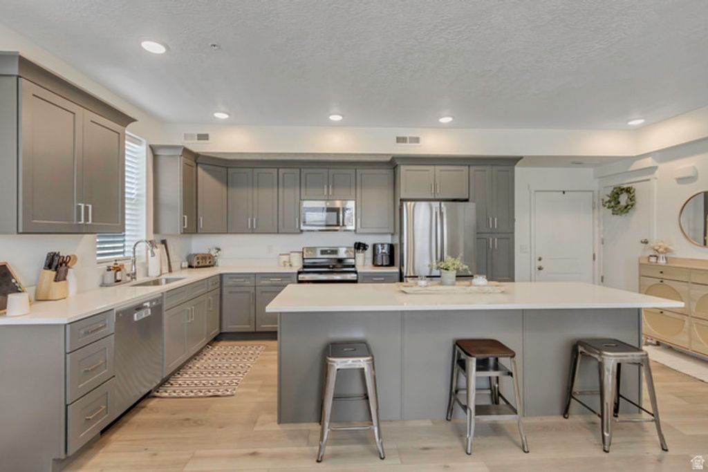 Image 7 of property listing at 8342 S SKY MIRROR LN #H101, Midvale, UT 84047