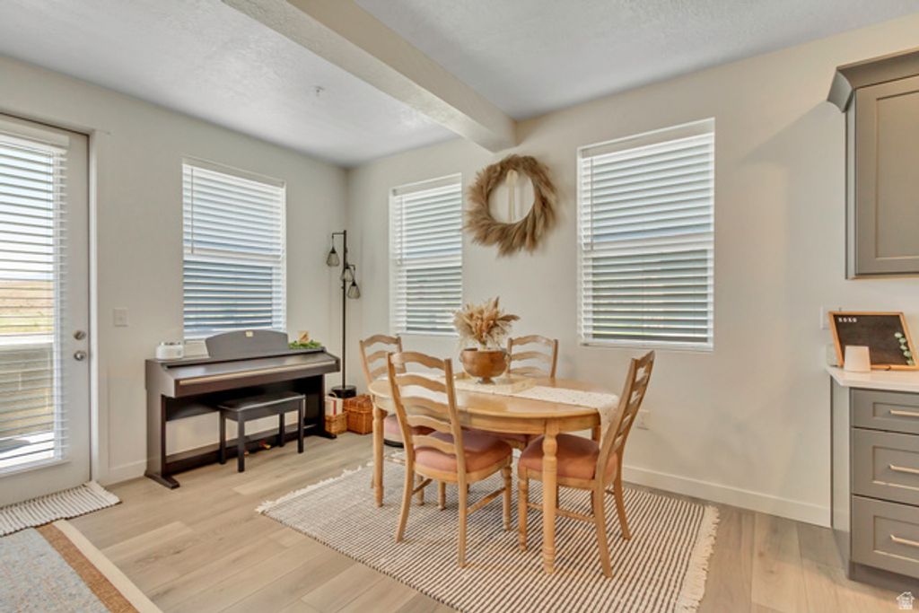 Image 8 of property listing at 8342 S SKY MIRROR LN #H101, Midvale, UT 84047