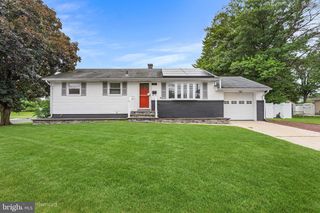 19 ASHWOOD RD, Hamilton, NJ 08610