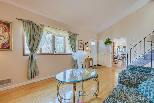 40 Meeker Avenue, Edison, NJ 08817