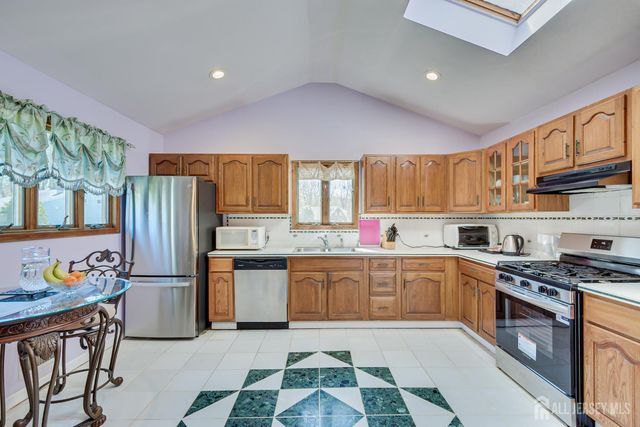 40 Meeker Avenue, Edison, NJ 08817