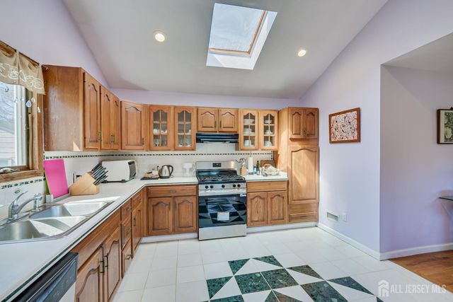 40 Meeker Avenue, Edison, NJ 08817