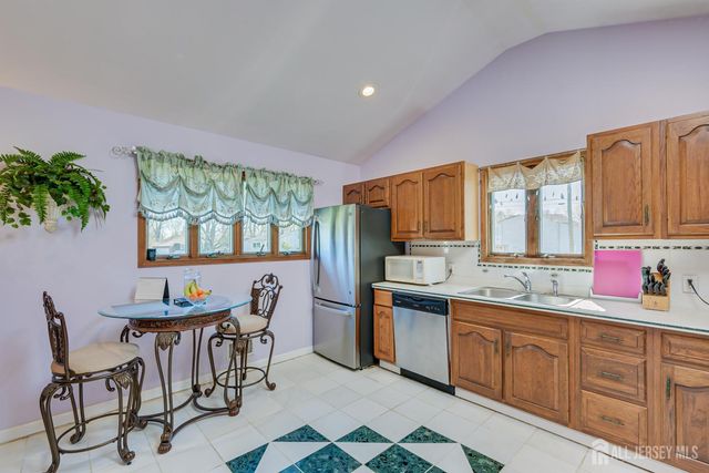 40 Meeker Avenue, Edison, NJ 08817