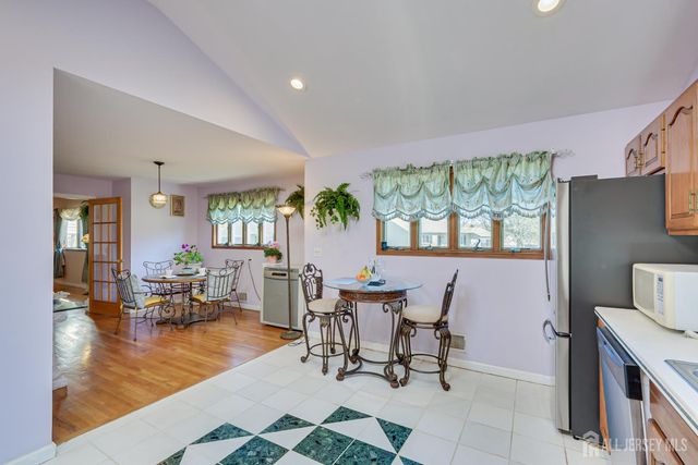 40 Meeker Avenue, Edison, NJ 08817