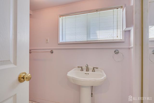 40 Meeker Avenue, Edison, NJ 08817