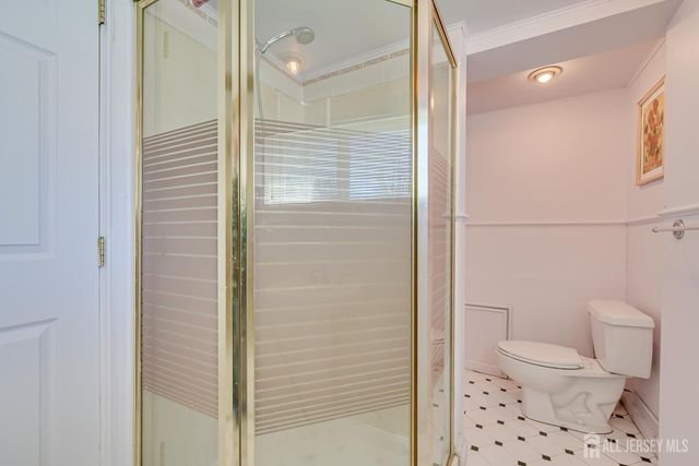 40 Meeker Avenue, Edison, NJ 08817