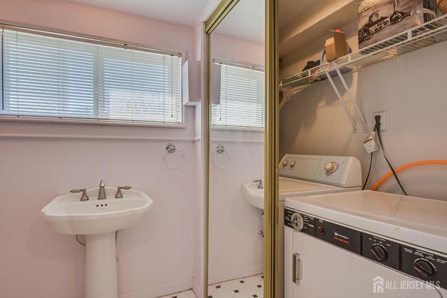 40 Meeker Avenue, Edison, NJ 08817