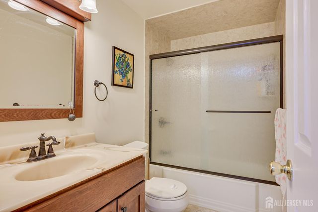 40 Meeker Avenue, Edison, NJ 08817