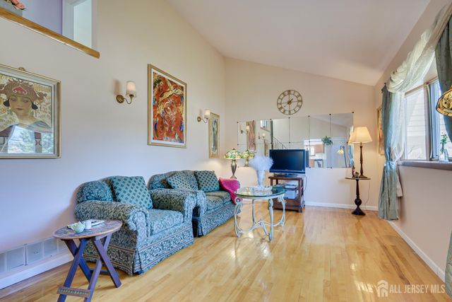 40 Meeker Avenue, Edison, NJ 08817