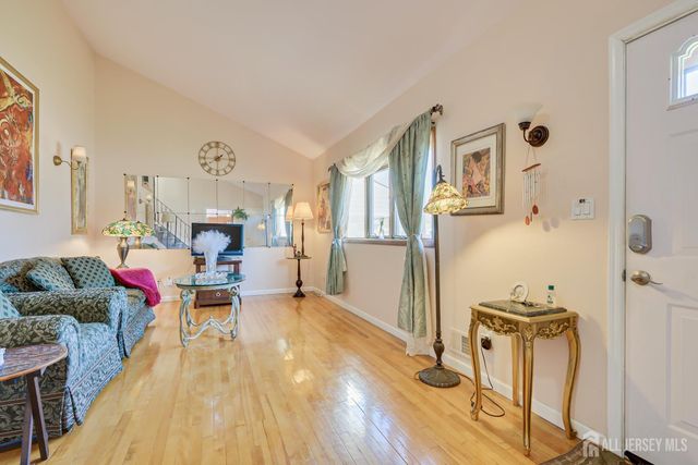 40 Meeker Avenue, Edison, NJ 08817