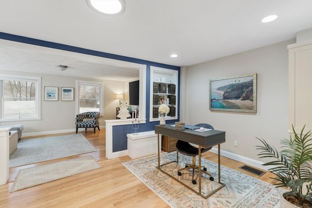 3 Summer St, Topsfield, MA 01983