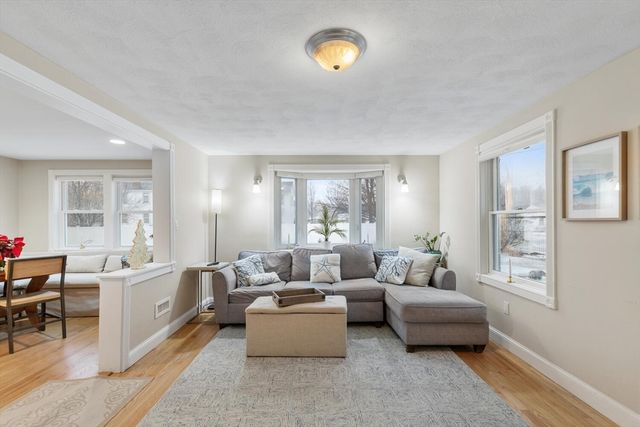 3 Summer St, Topsfield, MA 01983