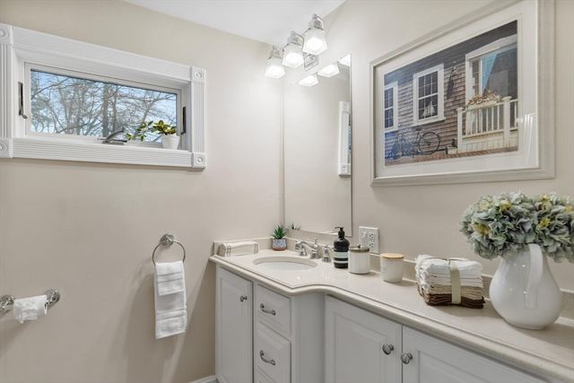 3 Summer St, Topsfield, MA 01983