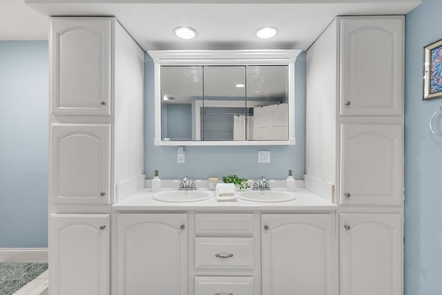 3 Summer St, Topsfield, MA 01983