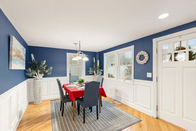 3 Summer St, Topsfield, MA 01983