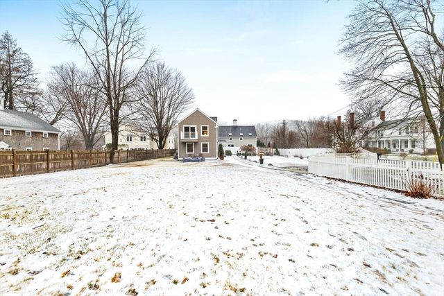 3 Summer St, Topsfield, MA 01983