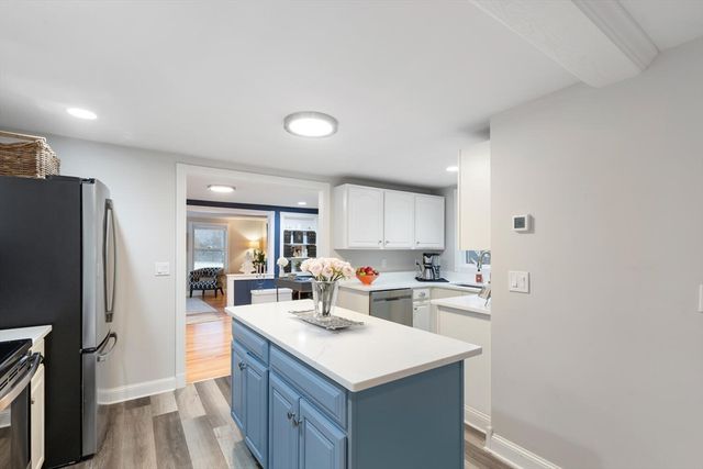 3 Summer St, Topsfield, MA 01983