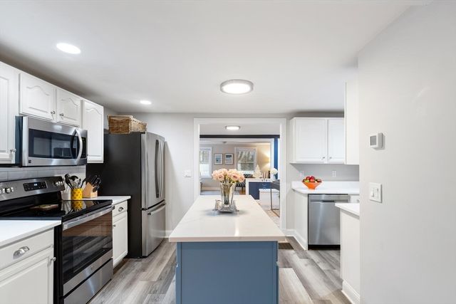 3 Summer St, Topsfield, MA 01983