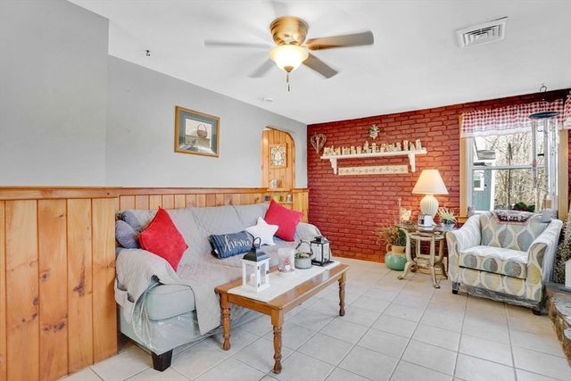 420 West St, Ludlow, MA 01056