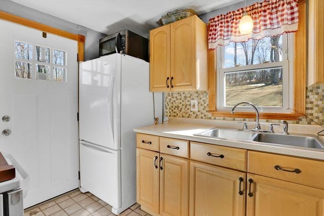 420 West St, Ludlow, MA 01056