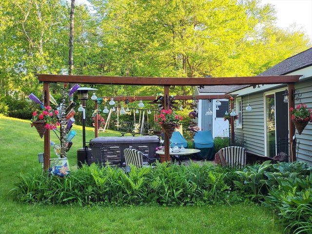 420 West St, Ludlow, MA 01056