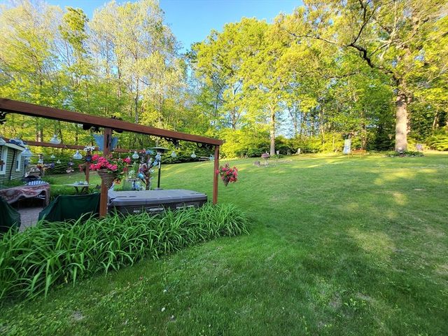 420 West St, Ludlow, MA 01056