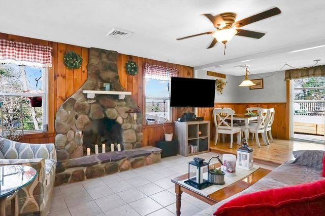 420 West St, Ludlow, MA 01056