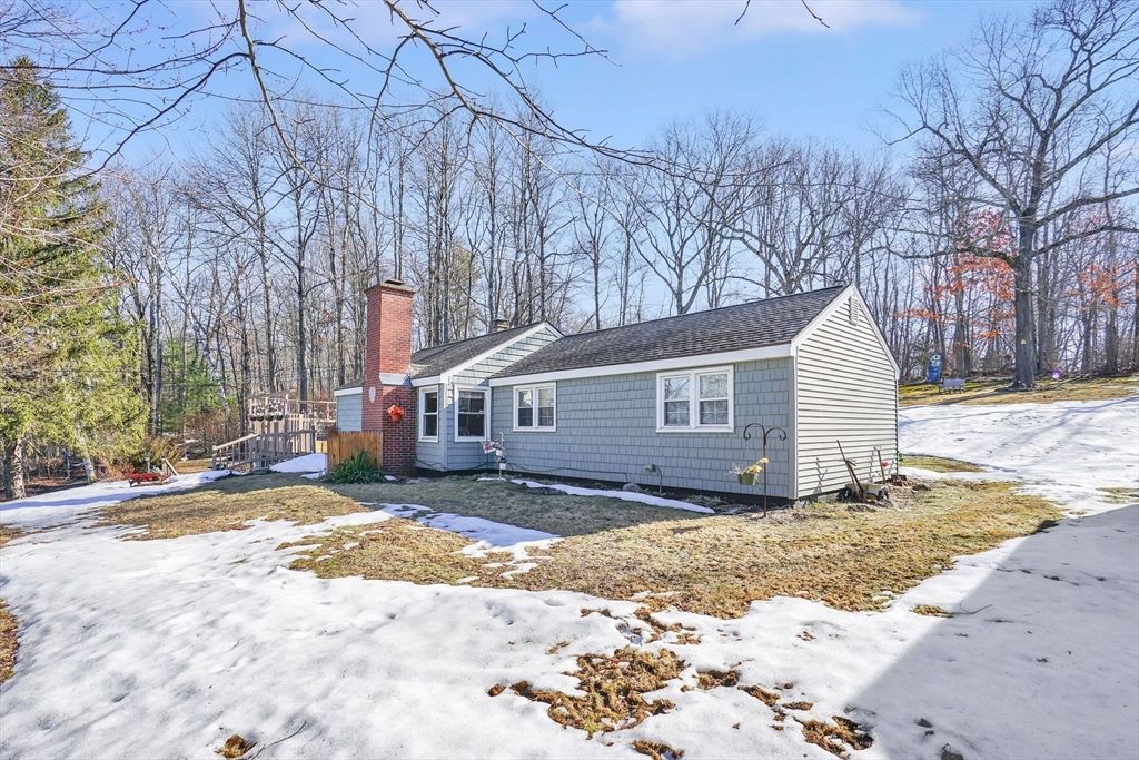 420 West St, Ludlow, MA 01056