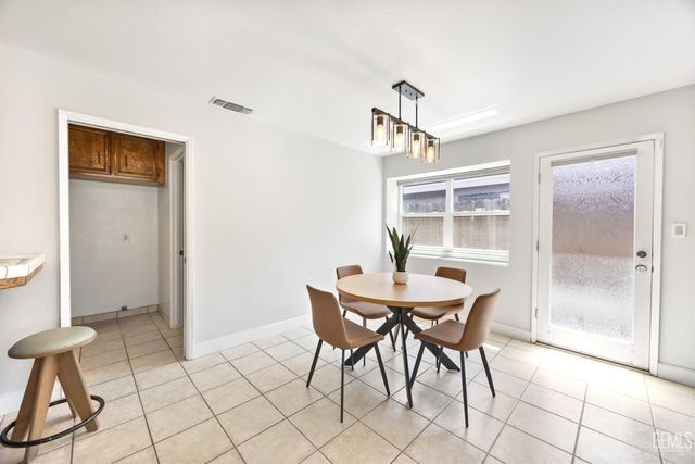 7613 Eastlorne Court, Bakersfield, CA 93309