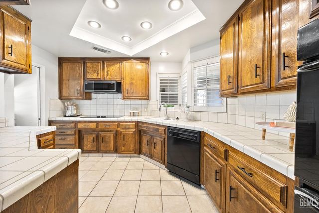 7613 Eastlorne Court, Bakersfield, CA 93309