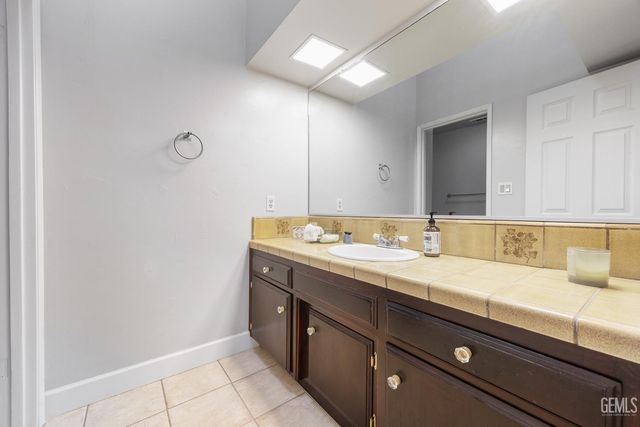 7613 Eastlorne Court, Bakersfield, CA 93309